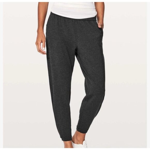 Lululemon Pants - Lululemon Twisted & Tucked Black Jogger Pant | Size 8 | W5ASNS